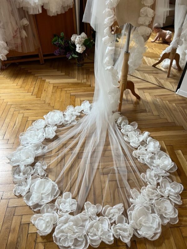 Bridal Veil Made of Luxurious Tulle & Decorated