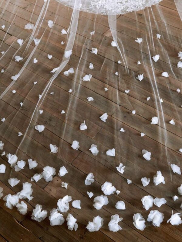 Single Layer Wedding Veil, High-End Handmade White Flower - Image 3
